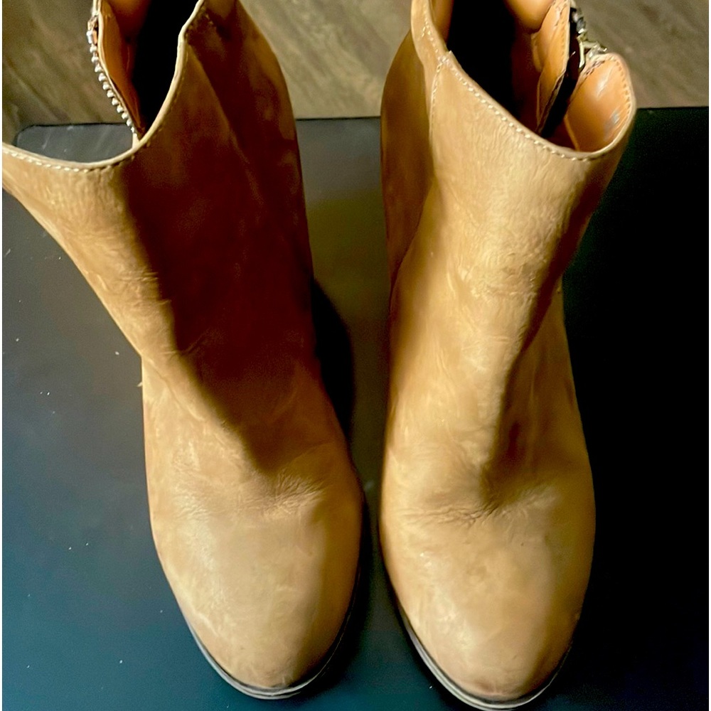 Women’s brown booties size 8.5